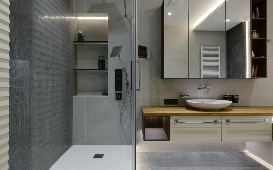Custom Cut Glass Solutions for Homes and Businesses This Summer